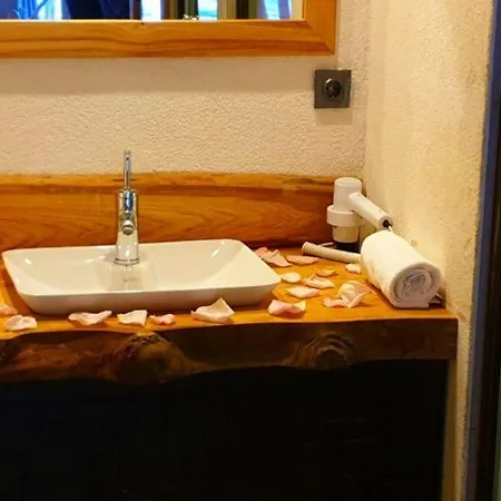 Suna Village & Hotel 3*